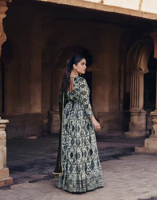 Black and White Maxi Dress - Timeless Style in a Historic Setting