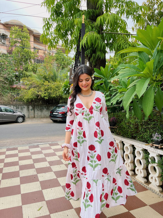 Trendy White Cotton Maxi Dress with Bold Red Floral Print
Woman wearing a white cotton maxi dress with a red floral print and three-quarter sleeves
Smiling woman walking outdoors wearing a comfortable white cotton maxi dress with a bold red floral print, v-neck, and three-quarter sleeves